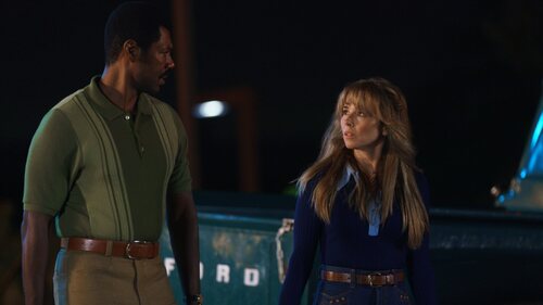 Linda Cardellini y William Catlett en 1x02 titulado 'Parte 2' de 'Crystal Lake'