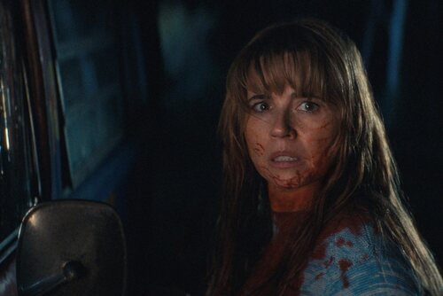 Linda Cardellini en 'Mátalos, mami' de 'Crystal Lake'