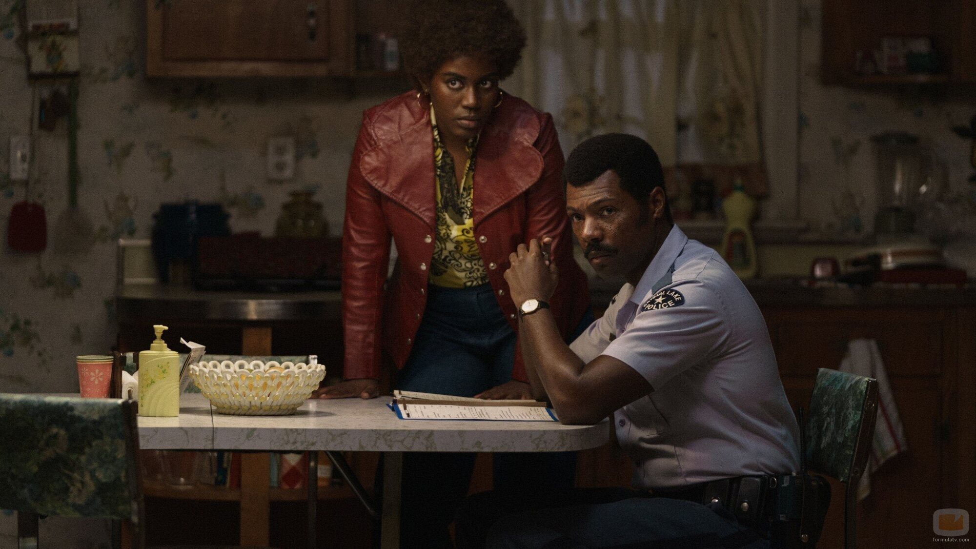 William Catlett y Devin Kessler en 1x06 'Mátalos, mami' de 'Crystal Lake'