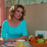 Linda Cardellini en la temporada 1 y el capítulo 07 de 'Crystal Lake'