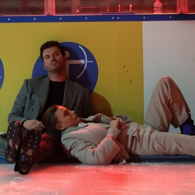 Aslan y Devin descansan en el polideportivo en 'Familia'