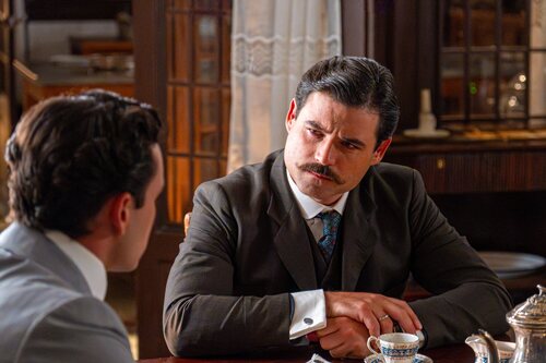 Xavi Lock y Arturo García Sancho en el 7x197 de 'La promesa'
