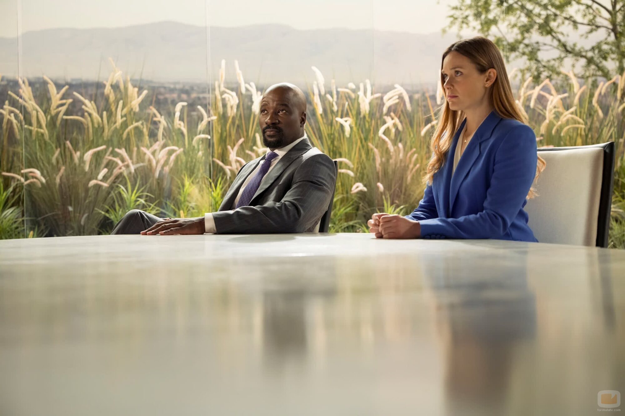 Mike Colter y Rachel Keller en 1x03 titulado 'Juno' de 'Cupertino'