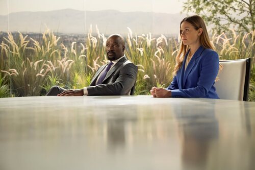Mike Colter y Rachel Keller en 1x03 titulado 'Juno' de 'Cupertino'