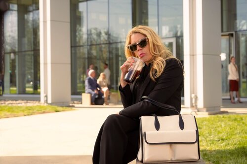 Busy Philipps en el 1x03 de 'Cupertino'