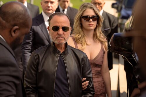 Fisher Stevens en Capítulo 3 titulado 'Juno' de 'Cupertino'