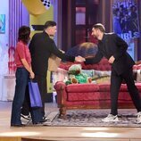 Gabriel Rufián saluda a David Broncano en 'La revuelta'