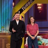 Gabriel Rufián e Irene Montero, de pie en el plató de 'La revuelta'
