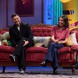 Gabriel Rufián e Irene Montero ríen en el sofá de 'La revuelta'