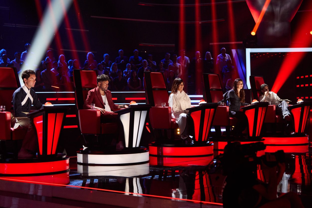 Mika, Pablo López, Lola Índigo y Melendi, junto con Vanesa Martín en 'La Voz'