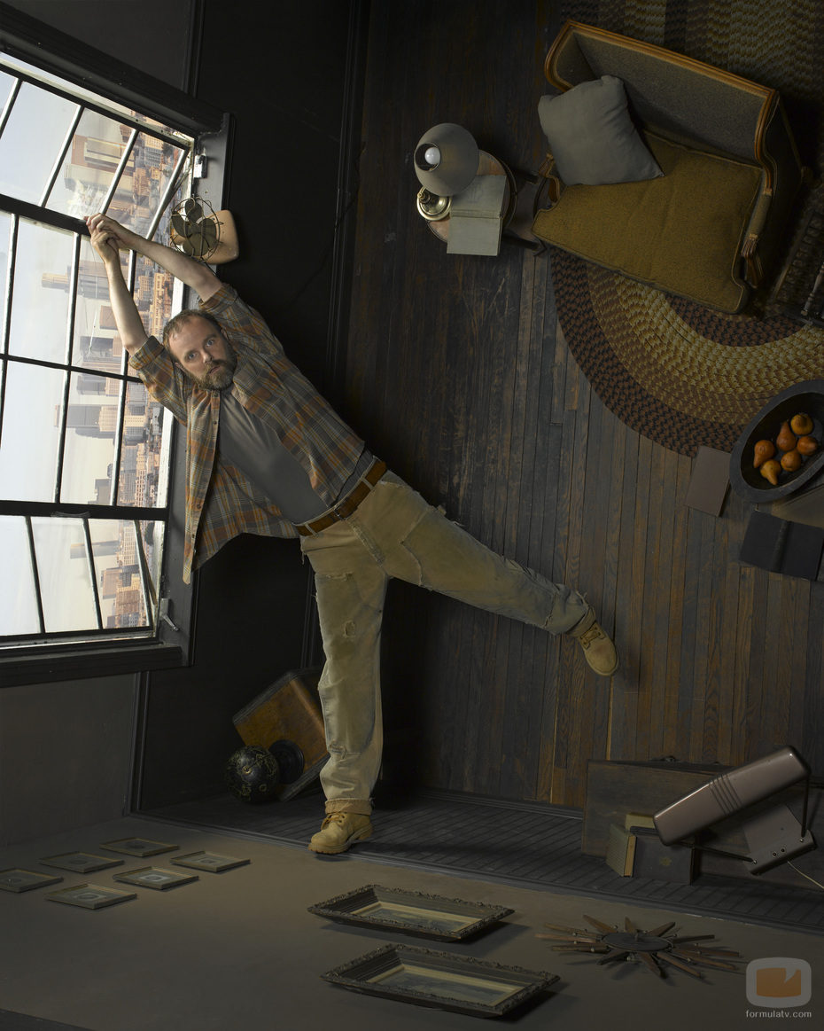 Brian O'Byrne es Aaron Stark