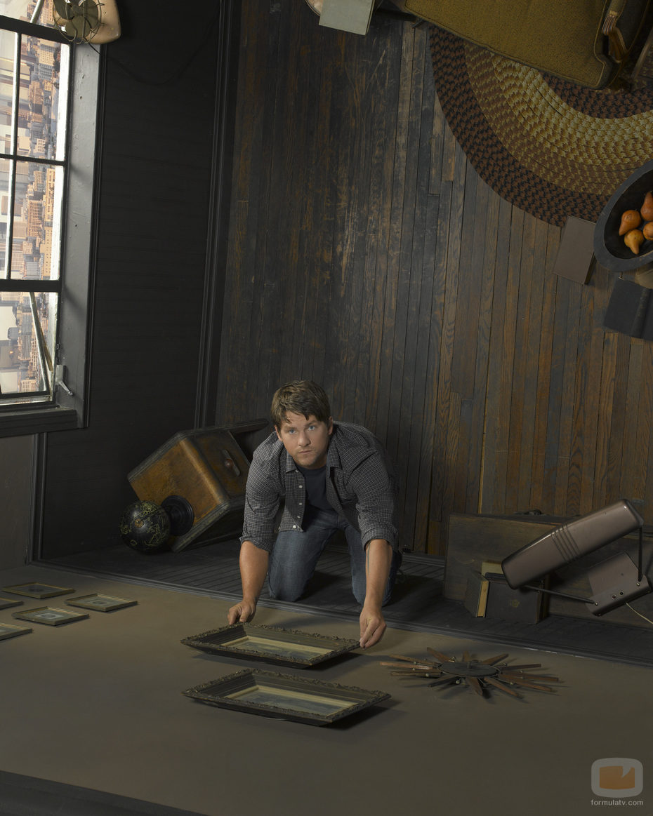 Zachary Knighton es Bryce Varley