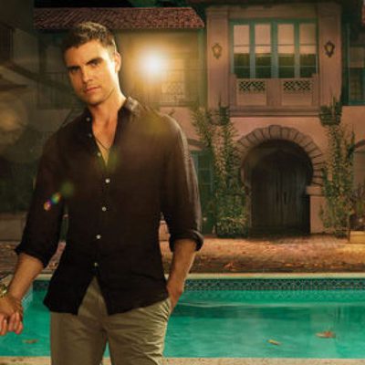 Colin Egglesfield y Jessica Lucas en su serie