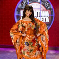 Pilar Rubio, con vestido llamativo, presentadora de 'La ventana indiscreta'