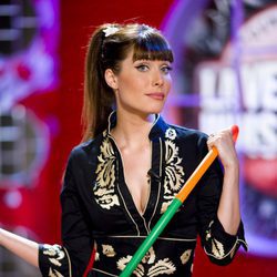 Pilar Rubio, con kimono negro, es la presentadora de 'La ventana indiscreta. Extremo Oriente'