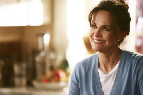 Sally Field sonríe en 'Cinco hermanos'