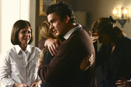 Balthazar Getty abraza a su hermana Walker en 'Cinco hermanos'