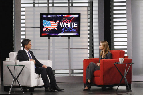 Calista Flockhart entrevista a Rob Lowe en 'Cinco hermanos'