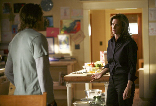 Sarah habla con Joe Whedon en 'Cinco hermanos'