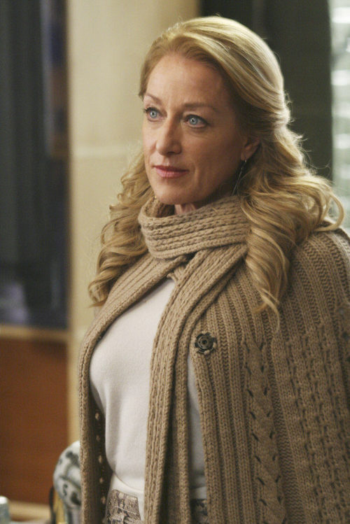 Patricia Wettig es Holly Harper en la serie 'Cinco hermanos'
