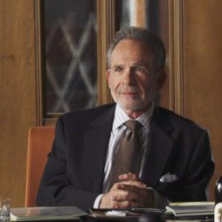 El actor Ron Rifkin es Saul Holden en 'Cinco hermanos'