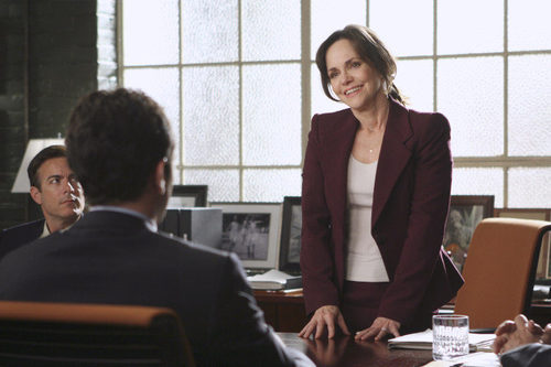 Nora Walker (Sally Field) con su familia en 'Cinco hermanos'