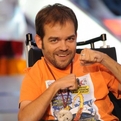 Toño posando en el plató de 'El hormiguero'