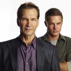 Patrick Swayze y Travis Fimmel en su serie