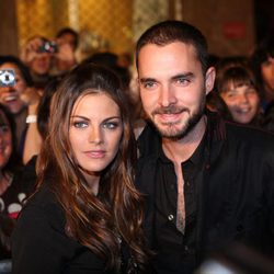 Manolo Cardona y Amaia Salamanca en la première de 'Sin tetas no hay paraíso'