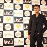 Maxi Iglesias posa en la premiere de 'Física o Química'