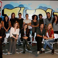 Reparto de '90-60-90' en la presentación de la serie