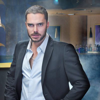 Manolo Cardona en una foto promocional
