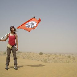 Raquel Sánchez Silva con la bandera del programa