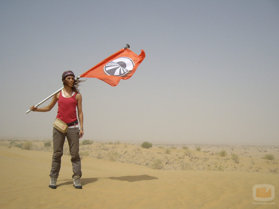 Raquel Sánchez Silva con la bandera del programa