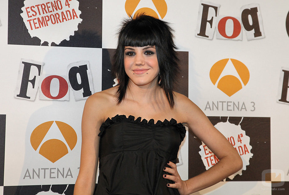 Angy Fernández posa sonriente en la premier de la cuarta temporada de 'Física o Química'