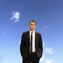 Lee Pace, entre flores, para promocionar 'Pushing Daisies'