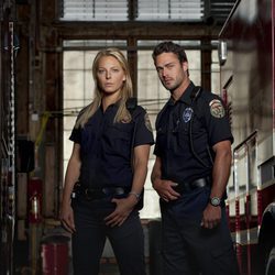 Anastasia Griffith y Taylor Kinney