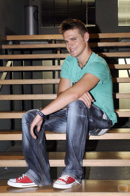 Gonzalo Ramos posando en la promo de 'Física o química'