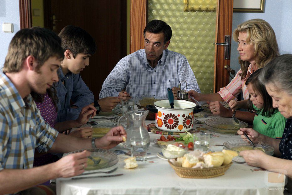 Los Alcántara comen juntos en 'Cuéntame cómo pasó'