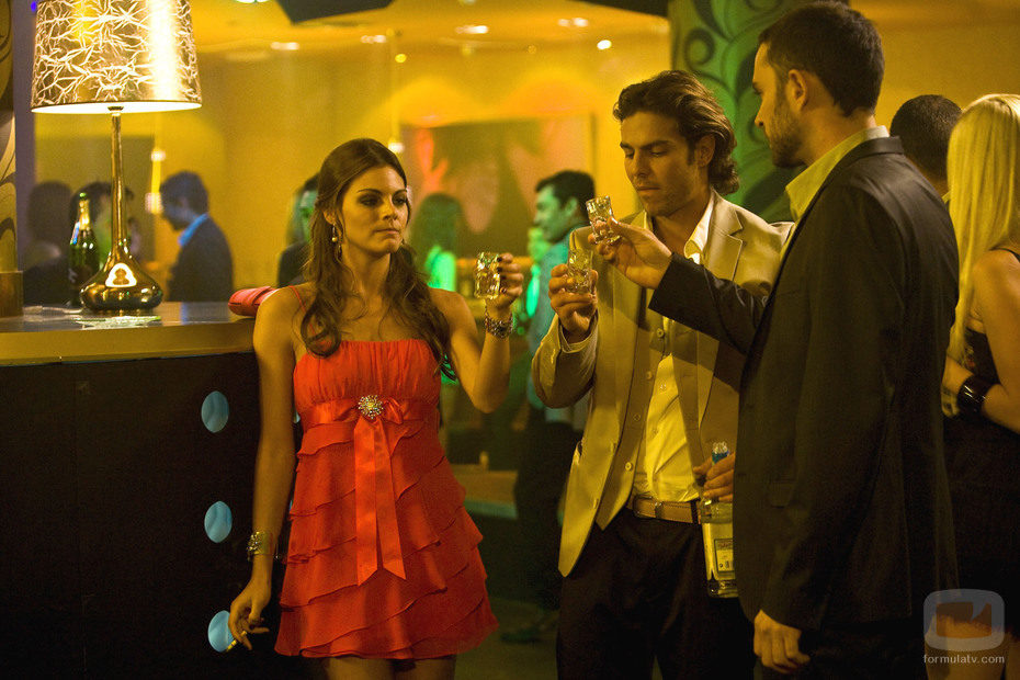 Cata, Guillermo Mejía y Martín La Roca brindan en 'Sin tetas no hay paraíso'