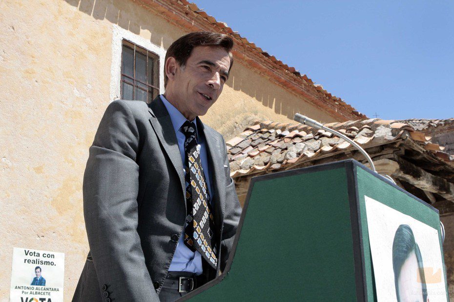 Antonio Alcántara, político en 'Cuéntame'