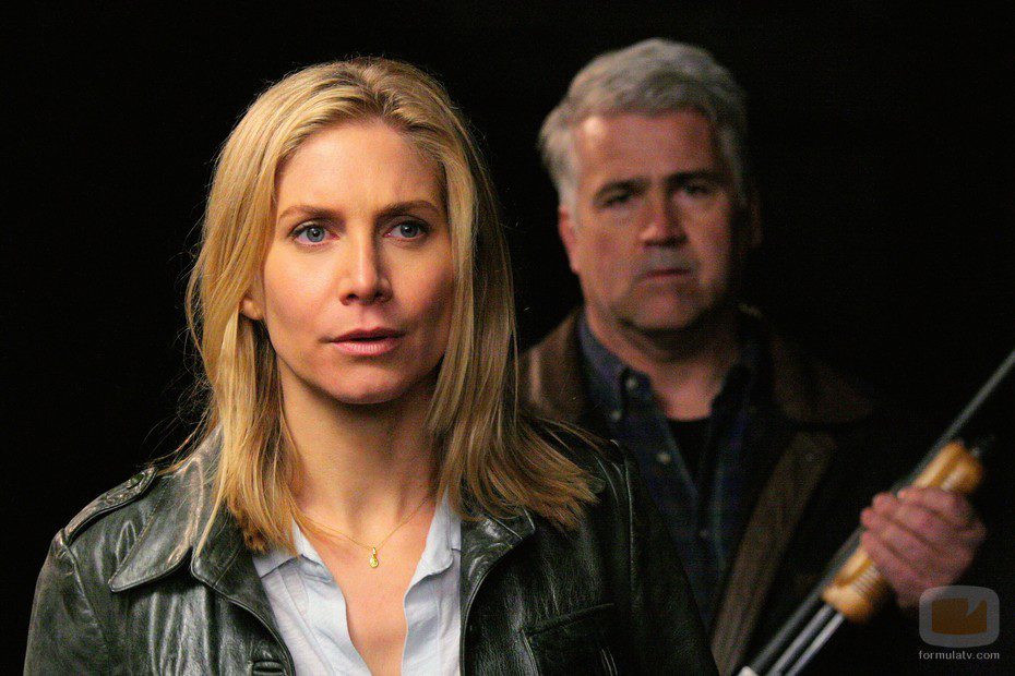 Elizabeth Mitchell en el piloto de 'V'