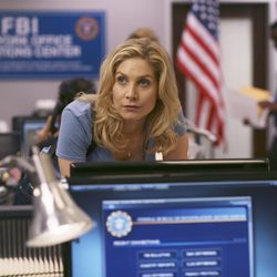 Elizabeth Mitchell interpreta a Erika Evans en 'V'