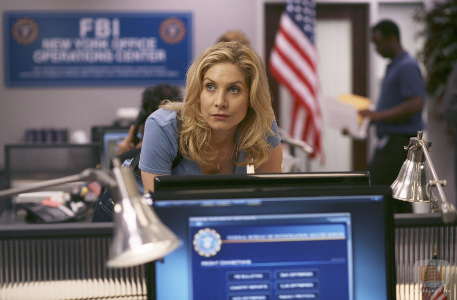Elizabeth Mitchell interpreta a Erika Evans en 'V'