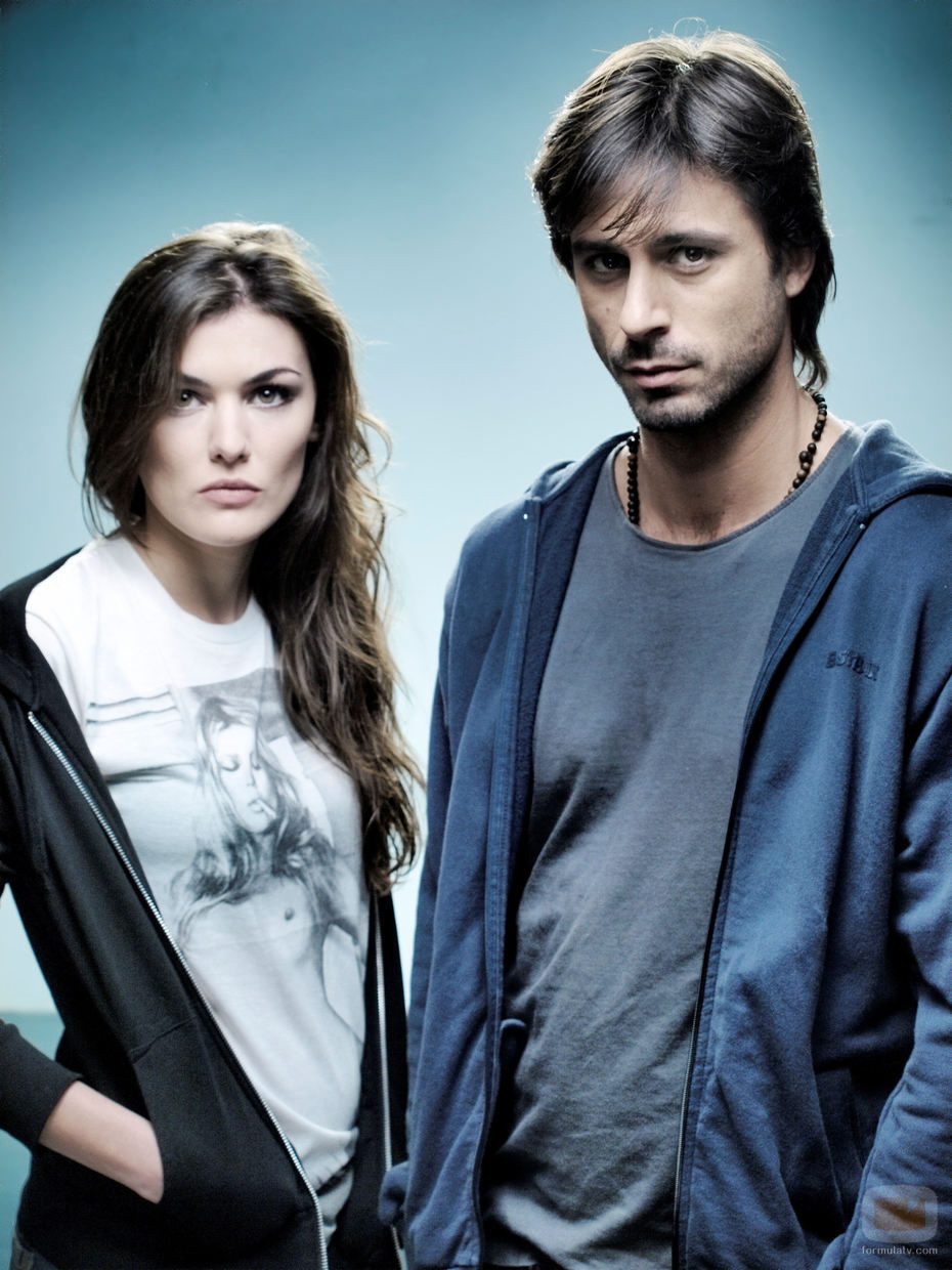 Marta Nieto y Hugo Silva posan en una fotografía promocional de 'Karabudjan'