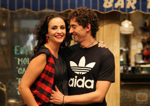 Melanie Olivares y Paco León en 'Aída'