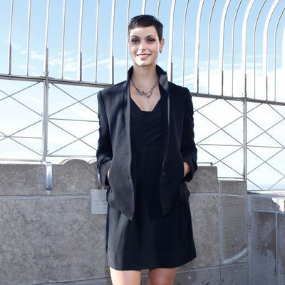 Morena Baccarin de 'V' en el Empire State Building