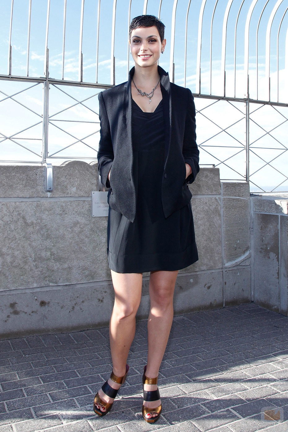 Morena Baccarin de 'V' en el Empire State Building