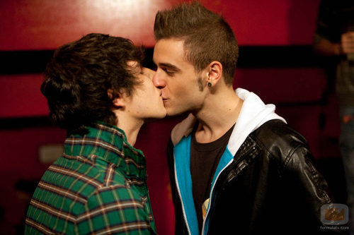 David y Fer se besan en 'Física o Química'