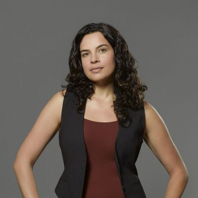 Zuleikha Robinson como Ilana